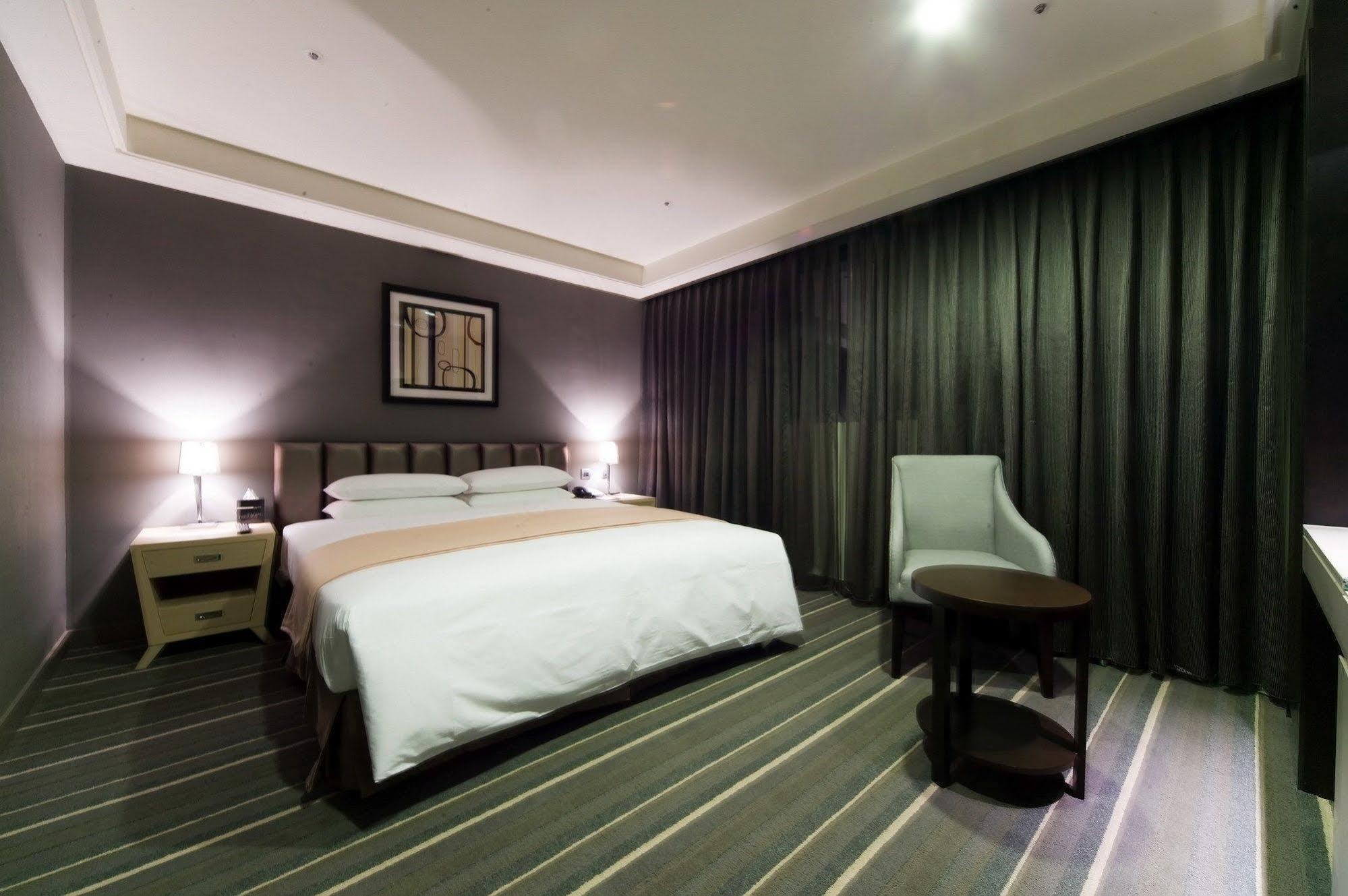 Urban Hotel33 Kaohsiung Exterior photo